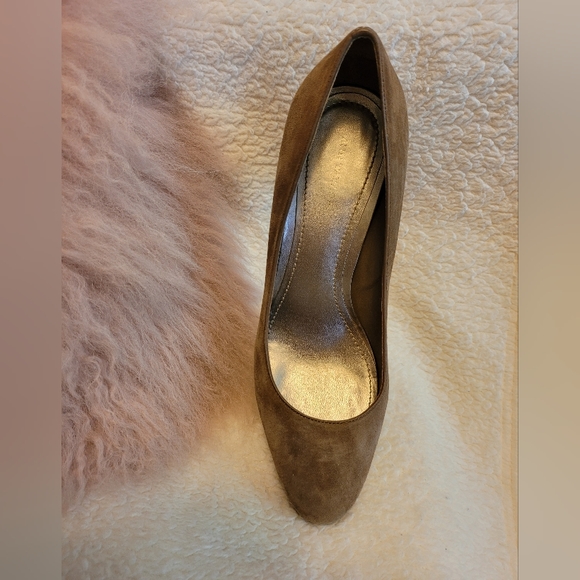 Ann Taylor Camel Suede Pumps - Picture 5 of 6